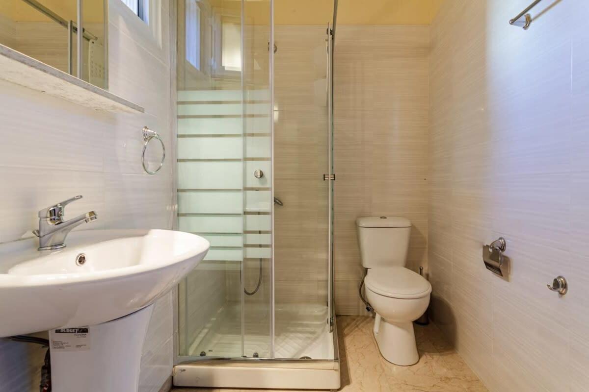 Stylish Seaside Home - Fully Equipped, Big Terrace Каламата Екстериор снимка
